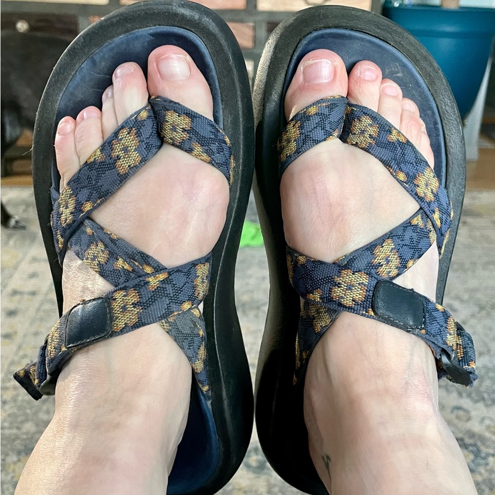 American Eagle 90’s Retro Thong Flip Flop Adjustable Floral Sandals. Comfy! - Picture 6 of 7